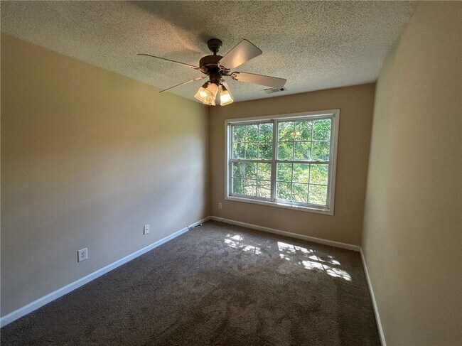 Building Photo - 3233 Glenloch Pl