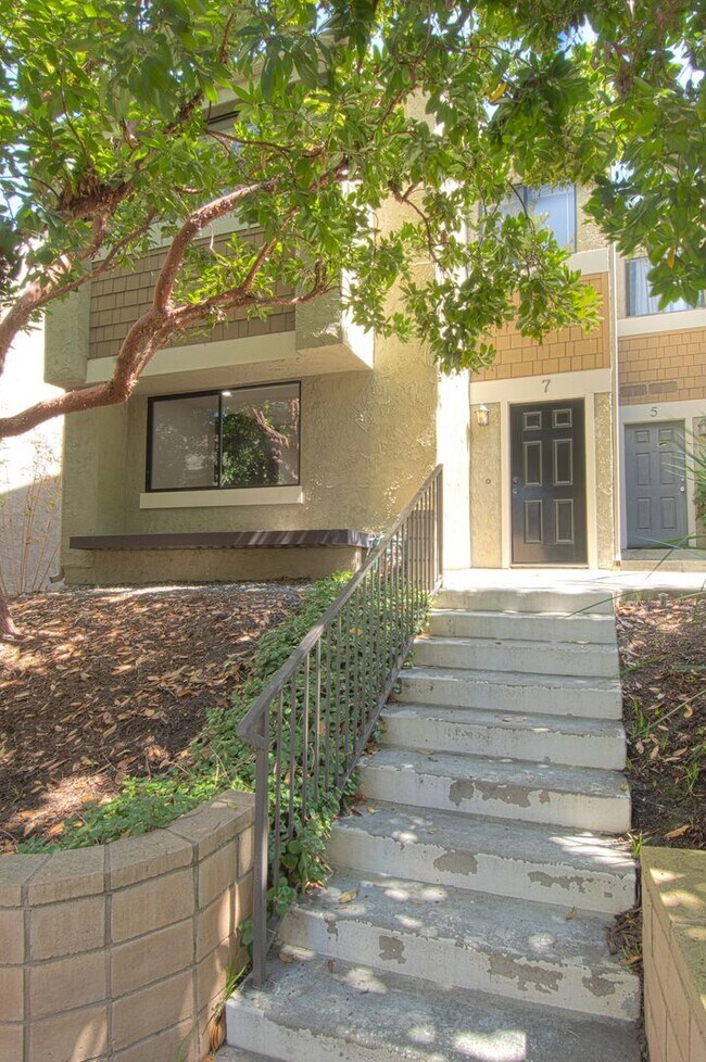 Building Photo - 7 Starburst Ct