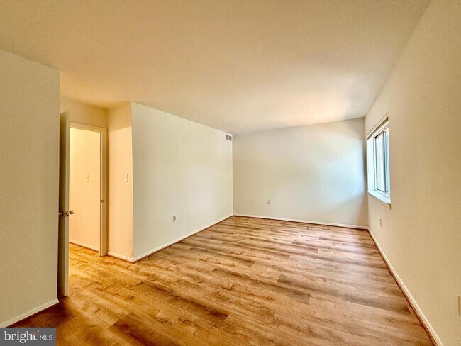 Building Photo - 12204 Braxfield Ct
