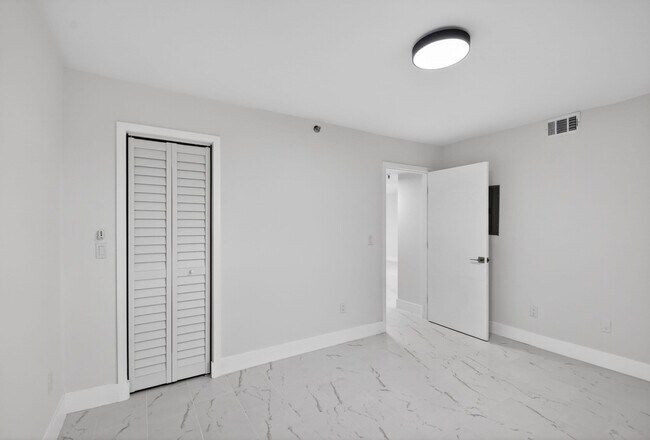 Building Photo - 896 N Federal Hwy