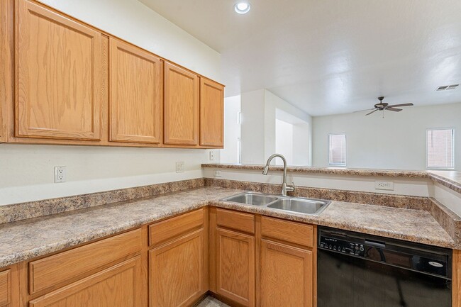 Building Photo - Charming Gated Community Chandler Home wit...