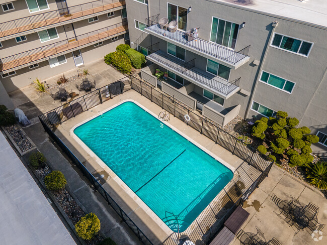 Private Pool - Islander Apartments