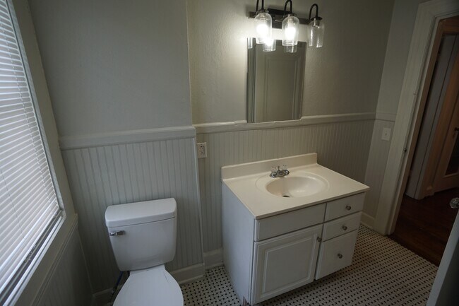 Building Photo - 7223 1st Ave S