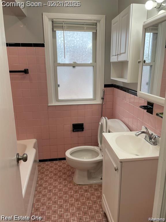 Building Photo - 6991 Colonial St