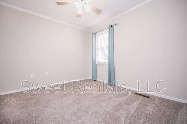 Building Photo - 415 Parkdale Dr