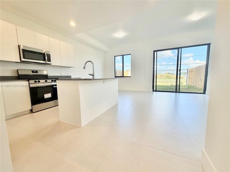 Building Photo - 19113 SW 344th Ter