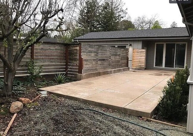 Building Photo - Newly Remodeled - 4/2 Concord Rancher - Lo...