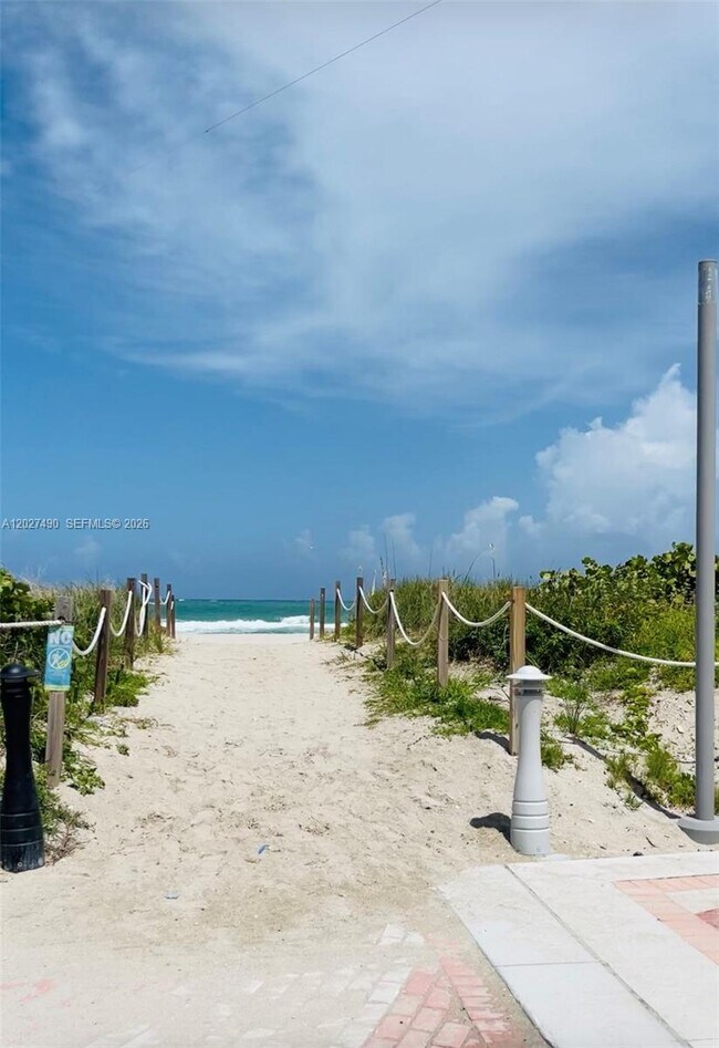 Building Photo - 7832 Collins Ave