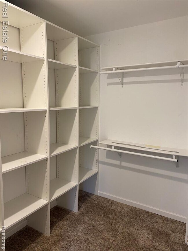 Building Photo - 39206 Silverthorne Bend