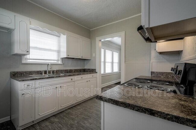 Building Photo - 1417 S Ralston Ave