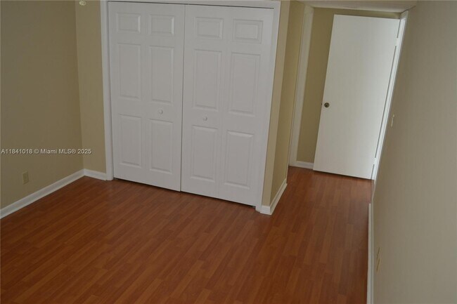 Building Photo - 491 Racquet Club Rd