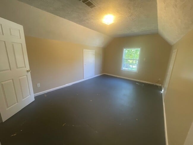 Building Photo - Renovated 3 Bedroom 2 Bath Home for Rent!