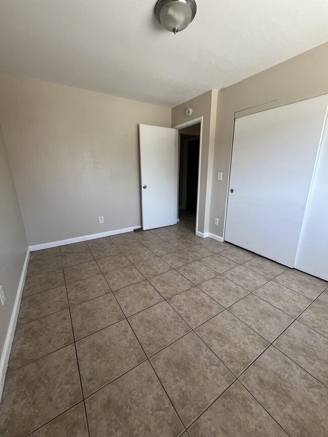 Building Photo - 851 33rd St