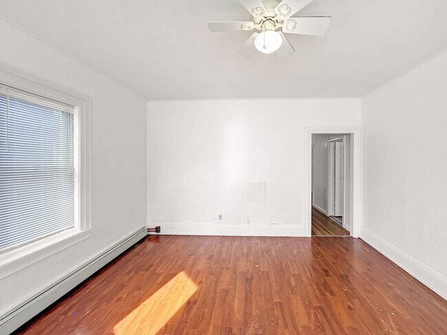 Building Photo - 28 Meadow St