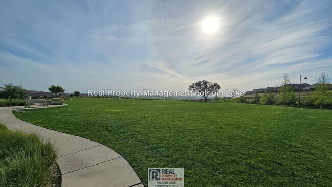 Building Photo - Upgraded 4 Bed + Loft | Solar | EV Charger | Outdoor Living | Folsom