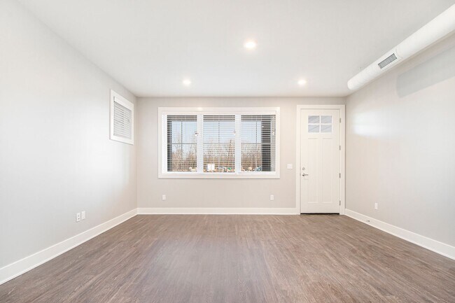 Building Photo - Two Bedroom | Two Bath in Ada, MI