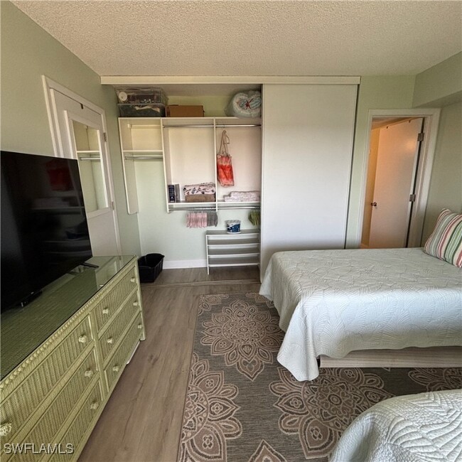 Building Photo - 7406 Lake Breeze Dr