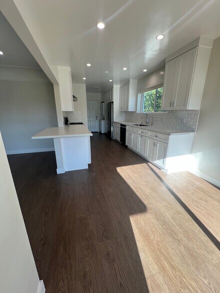 Building Photo - 1518 S Carmelina Ave