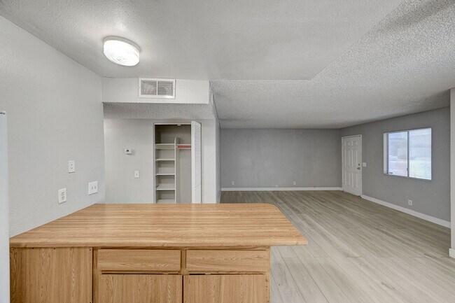 Building Photo - 1305 Kari Lee Ct