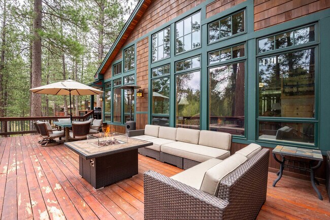 Building Photo - 17028 Cooper Dr