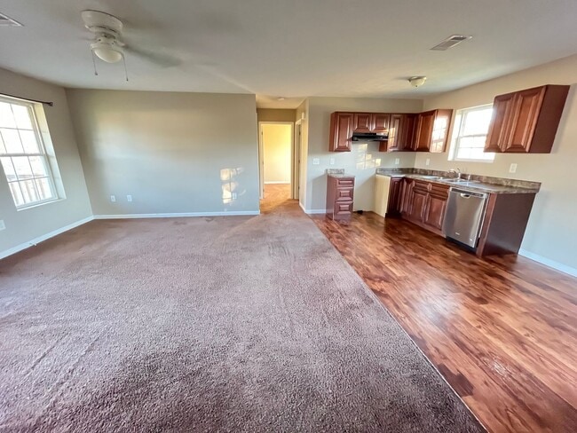 Building Photo - 3 bedroom 2 bath single family home in White Pine