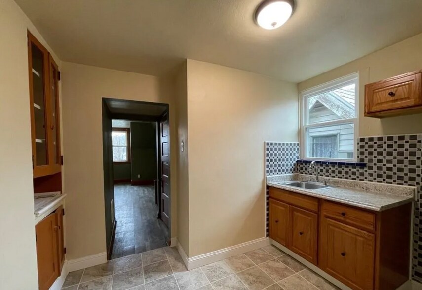 Building Photo - 729 Savannah Ave