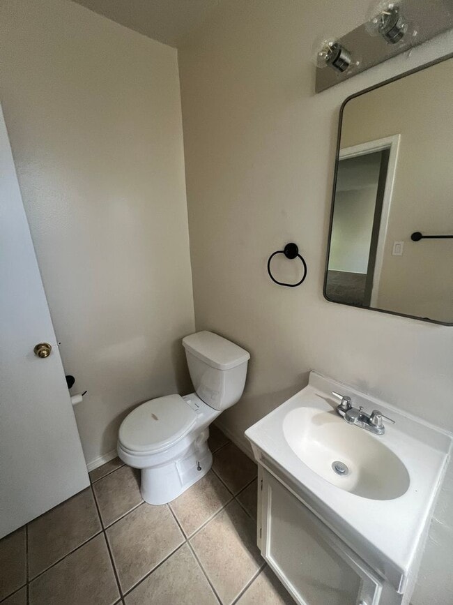 Building Photo - Midtown Ventura - Single story, three bedroom, two bath apartment