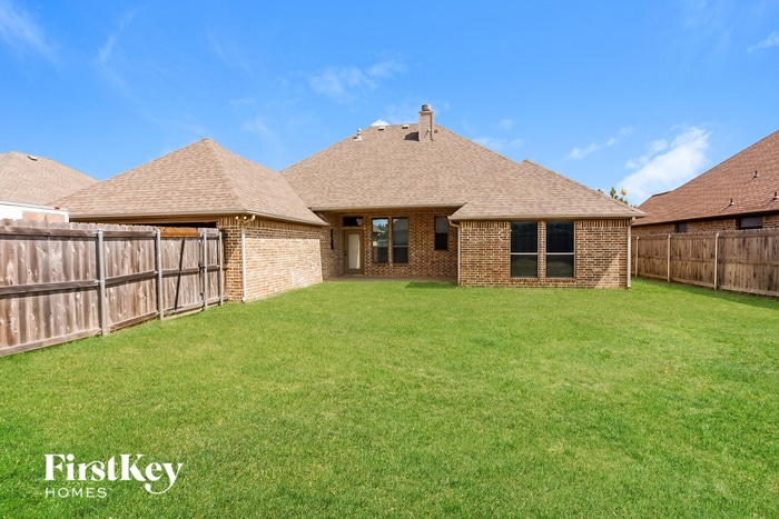 Building Photo - 1705 Colonial Dr