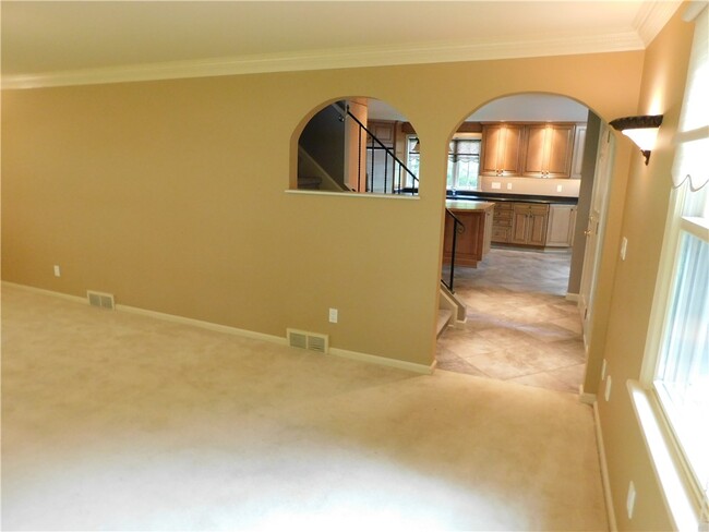Building Photo - 9 Woodstock Ln