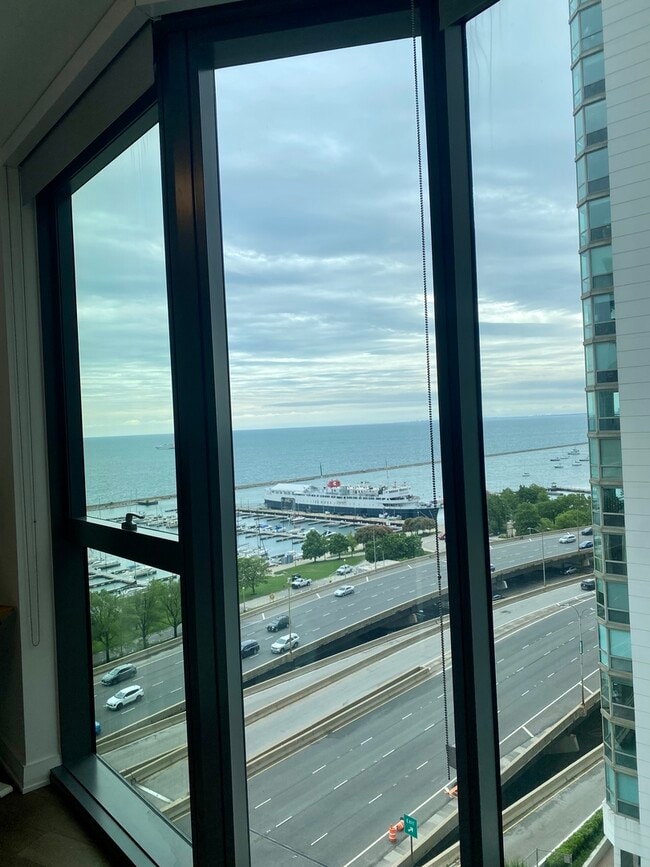 Building Photo - 211 N Harbor Dr