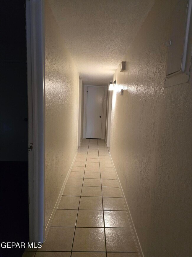 Building Photo - 6201 Escondido Dr