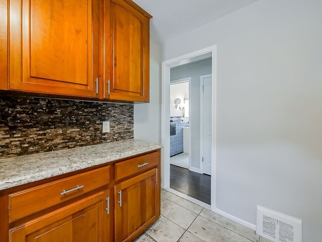 Building Photo - Charming Royal Oak Bungalow Near Downtown!