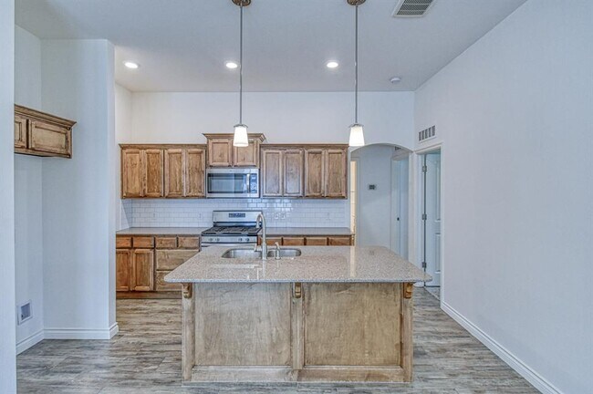 Building Photo - 15712 Bennett Dr