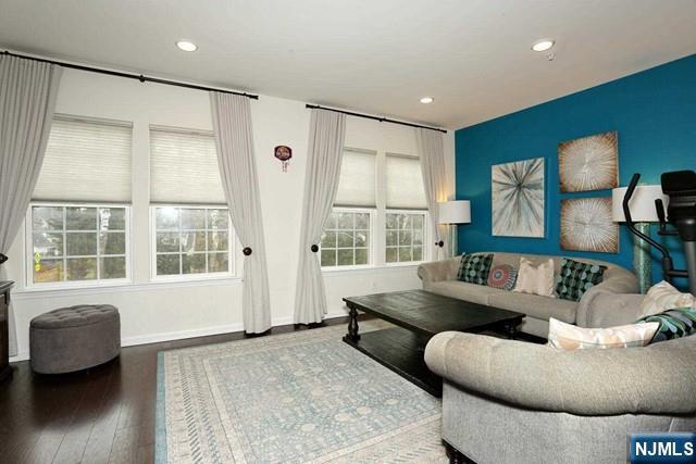 Building Photo - 4-12-30 30th St