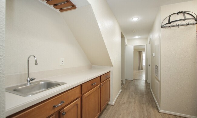 Building Photo - 4900 Floyd St