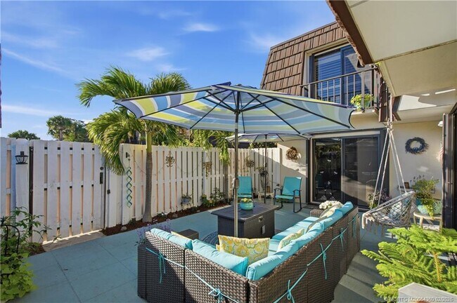 Building Photo - 5982 SE Riverboat Dr