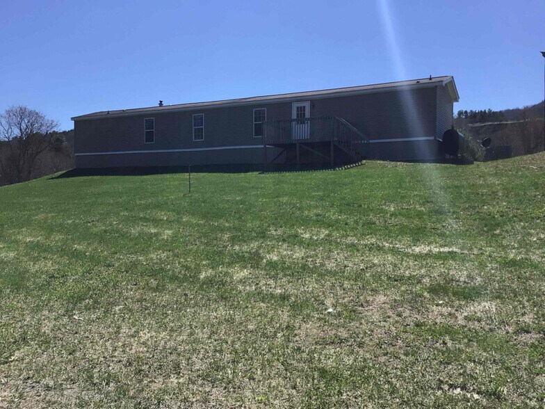 Building Photo - 220 Moses Ln