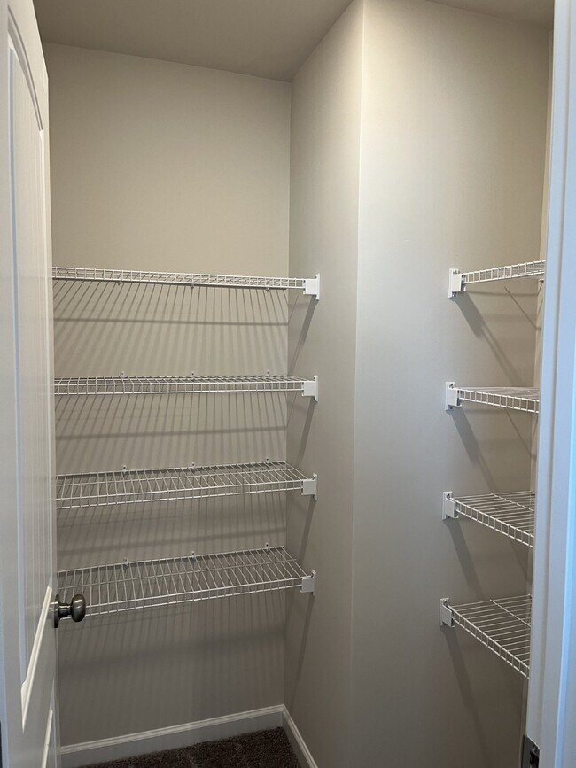 Building Photo - 301 Ellis Ln
