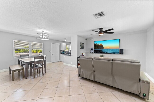 Building Photo - 3581 Kitely Ave