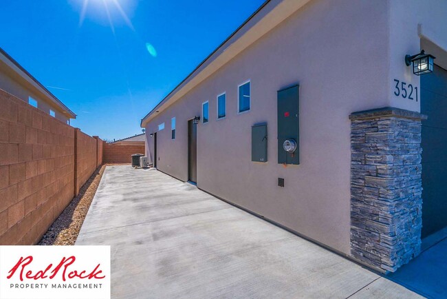Building Photo - Single-Level Home in Hurricane With an Attached Casita!