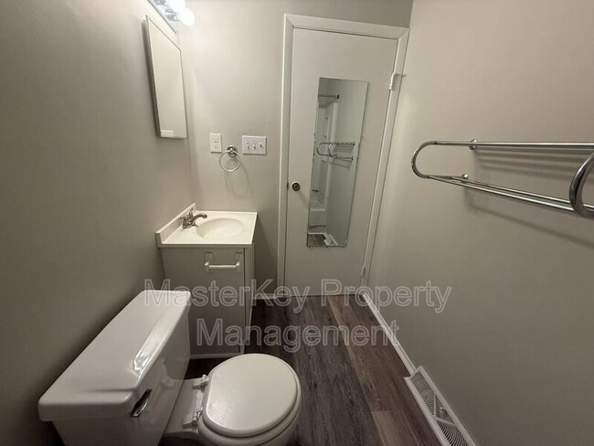 Building Photo - 223 Byrum St