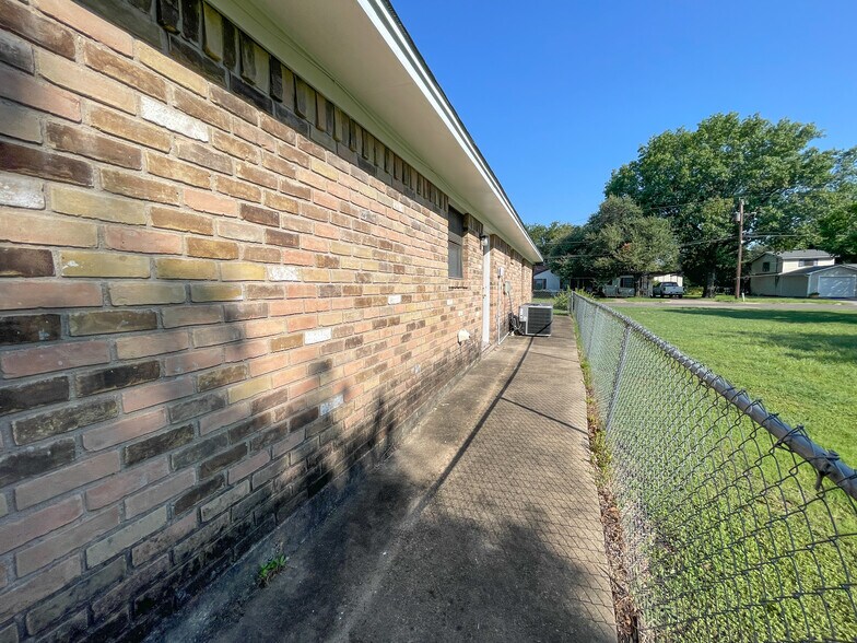 Building Photo - 3122 McFerrin Ave