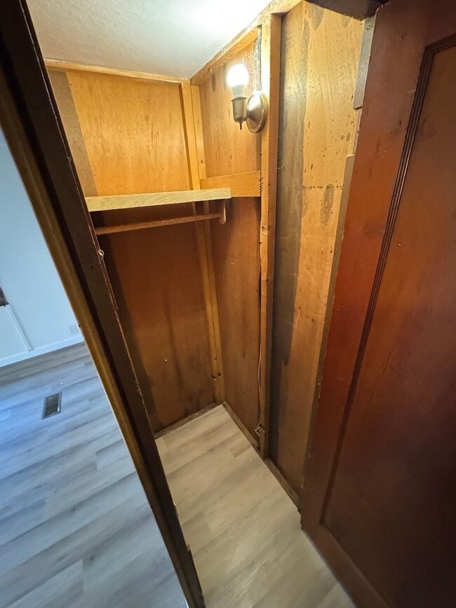 Building Photo - Dawn Ln Properties