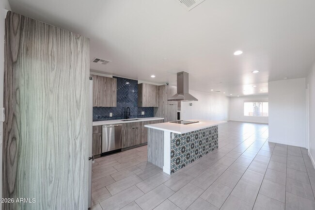 Building Photo - 2651 N 71st Pl