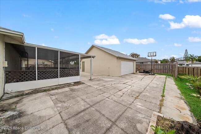 Building Photo - 701 Elmont St NW