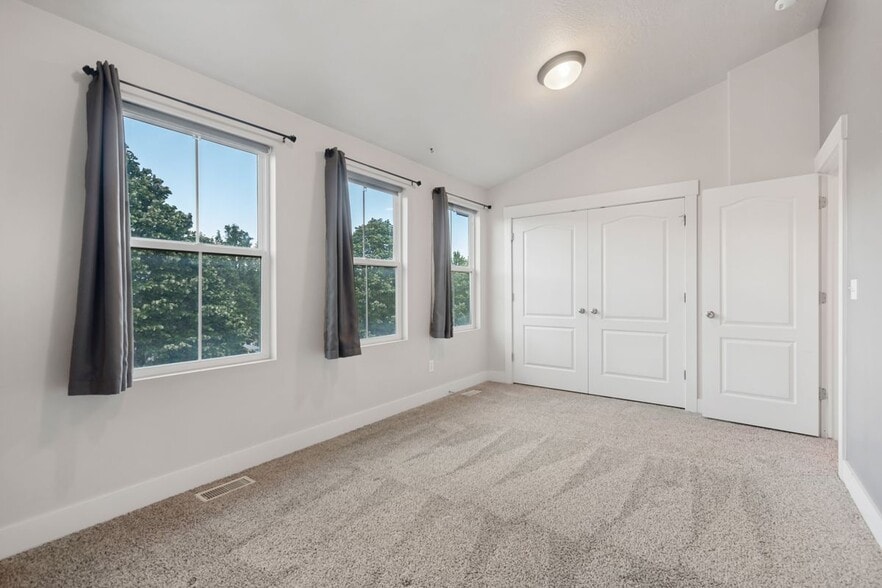 Building Photo - 10634 Topview Rd