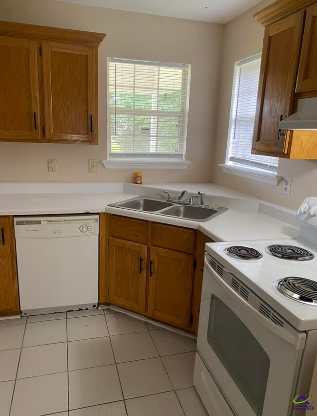 Building Photo - 110 Country Cove