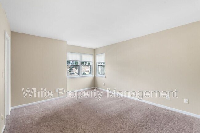 Building Photo - 7825 Renaissance Ct