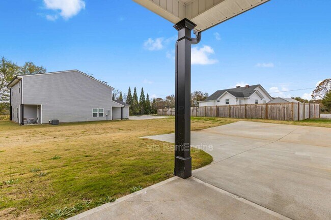 Building Photo - 4054 Parris Bridge Rd