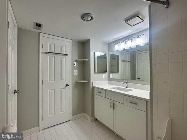 Building Photo - 1200 Braddock Pl